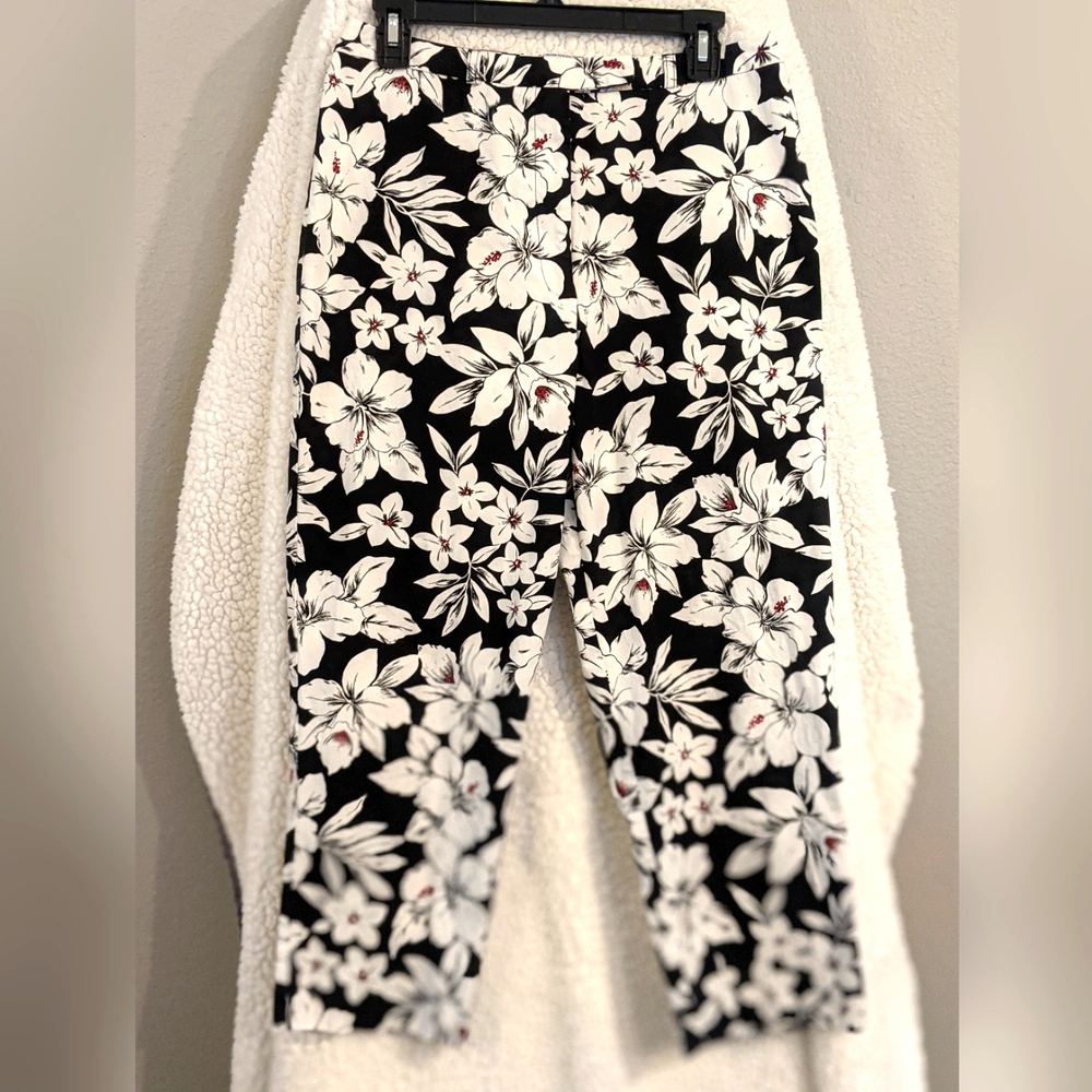 Women's Floral Capri Izod pants - Size 10